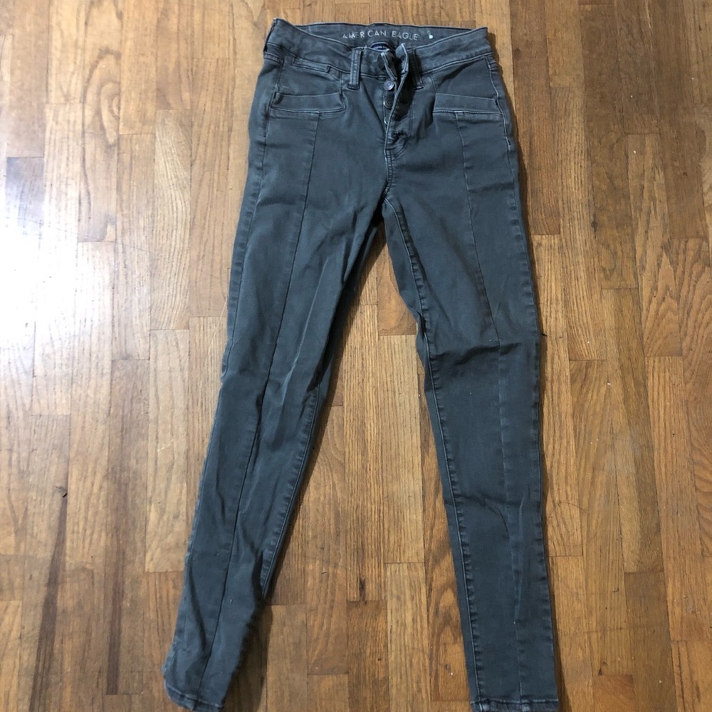 American Eagle gray skinny jeans.